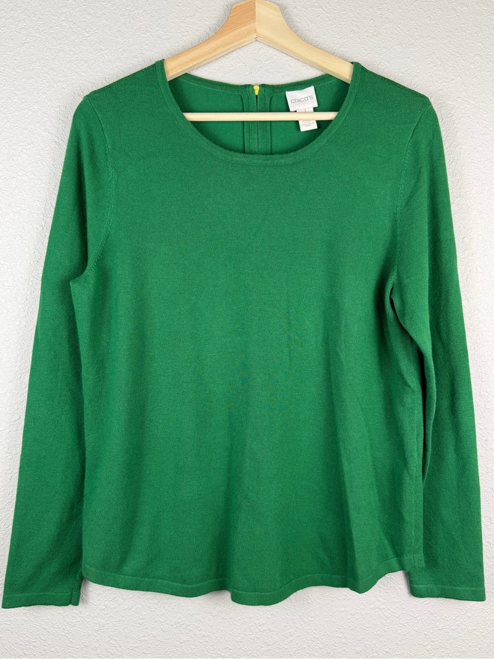 Chico’s Womens Size 1 Green Knit Sweater Gold Back Zip Rayon Blend Pullover